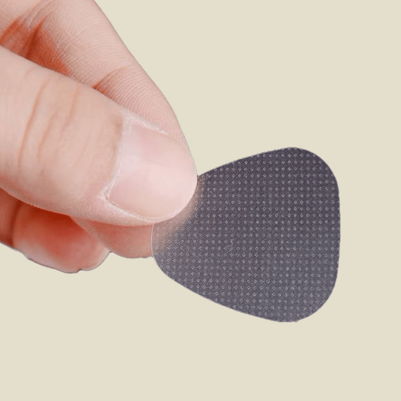 Oval-shaped under-eye patches reduce puffiness & dark circles while tightening delicate skin